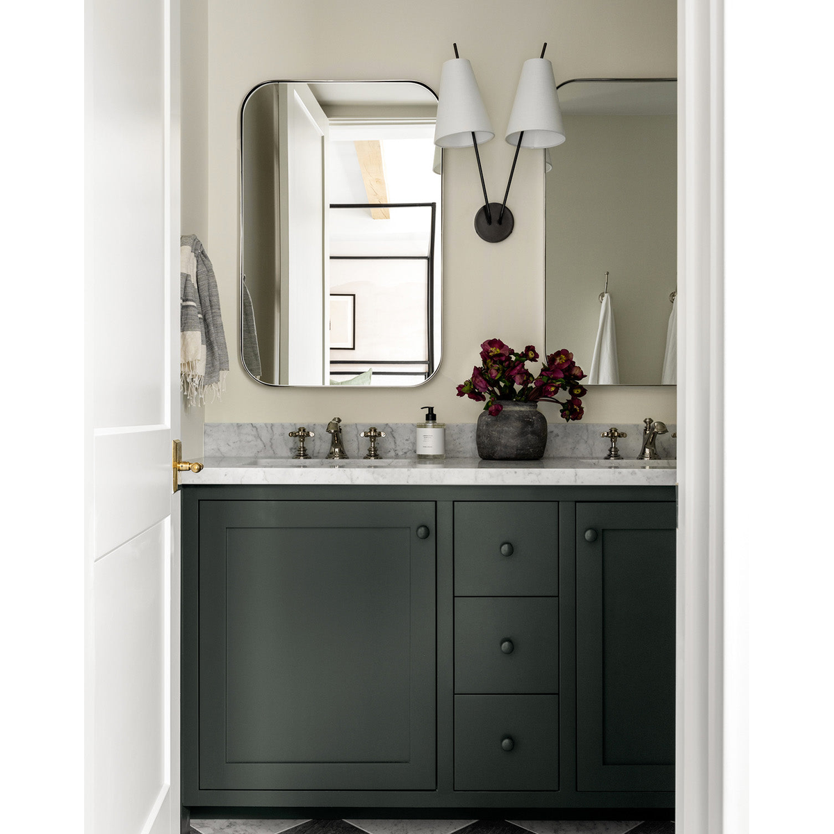 Milan Sconce — Italian-Modern Wall Light with Clean Lines & Warm Directional Glow