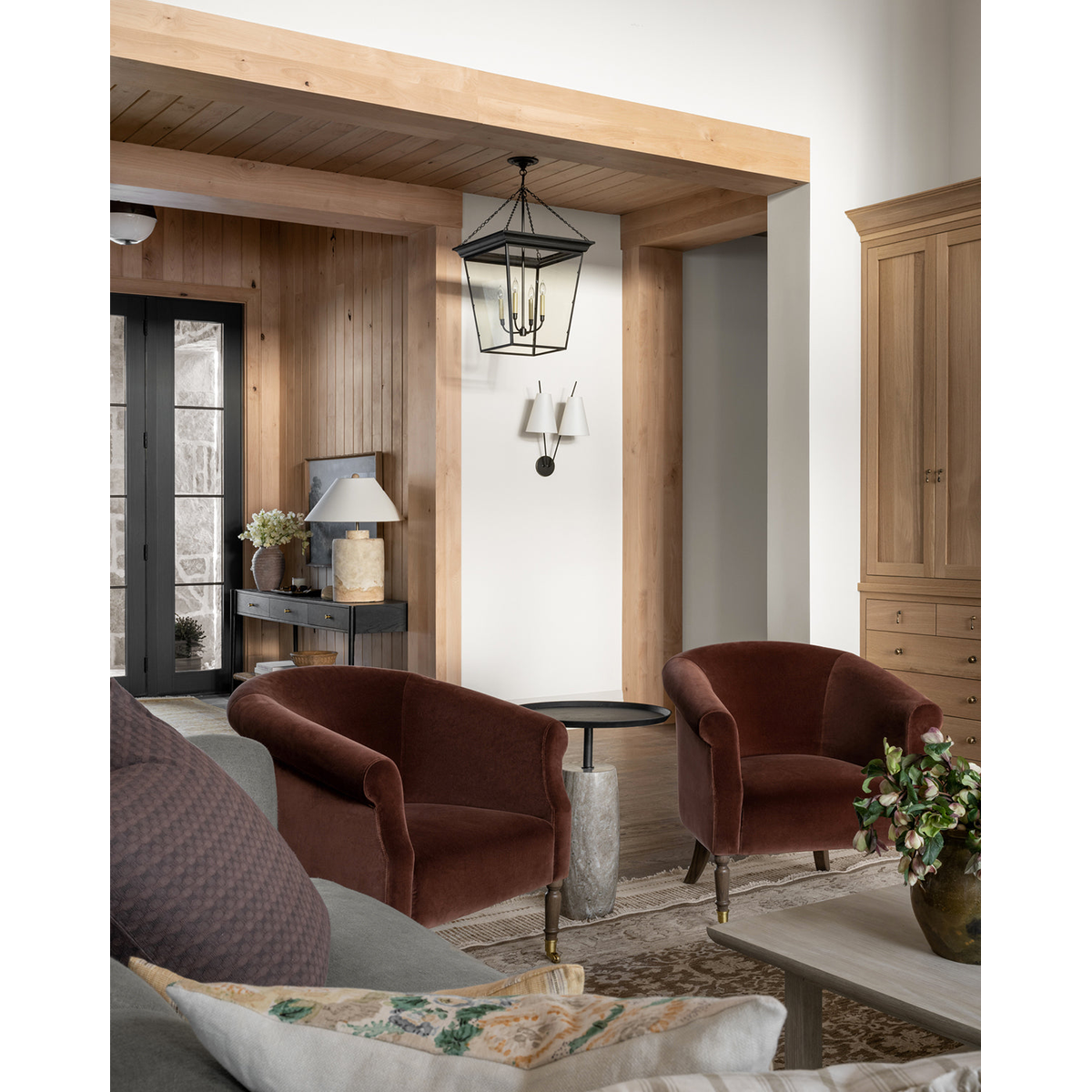 Milan Sconce — Italian-Modern Wall Light with Clean Lines & Warm Directional Glow