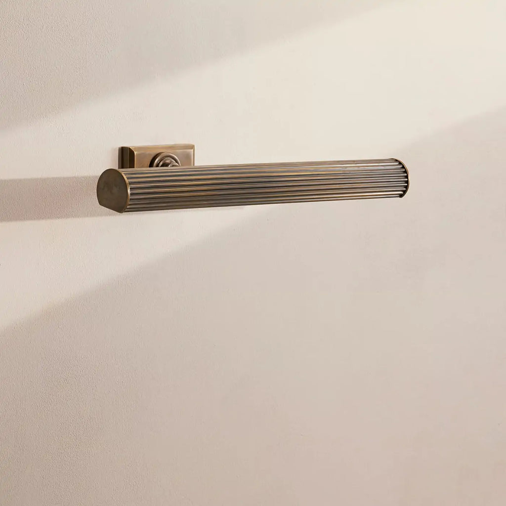 ashby-picture-light-medium