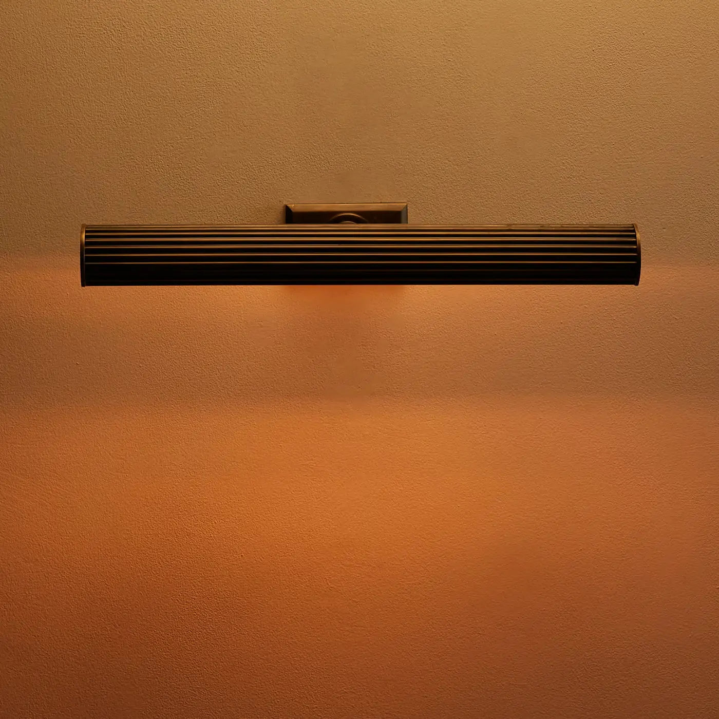 ashby-picture-light-medium