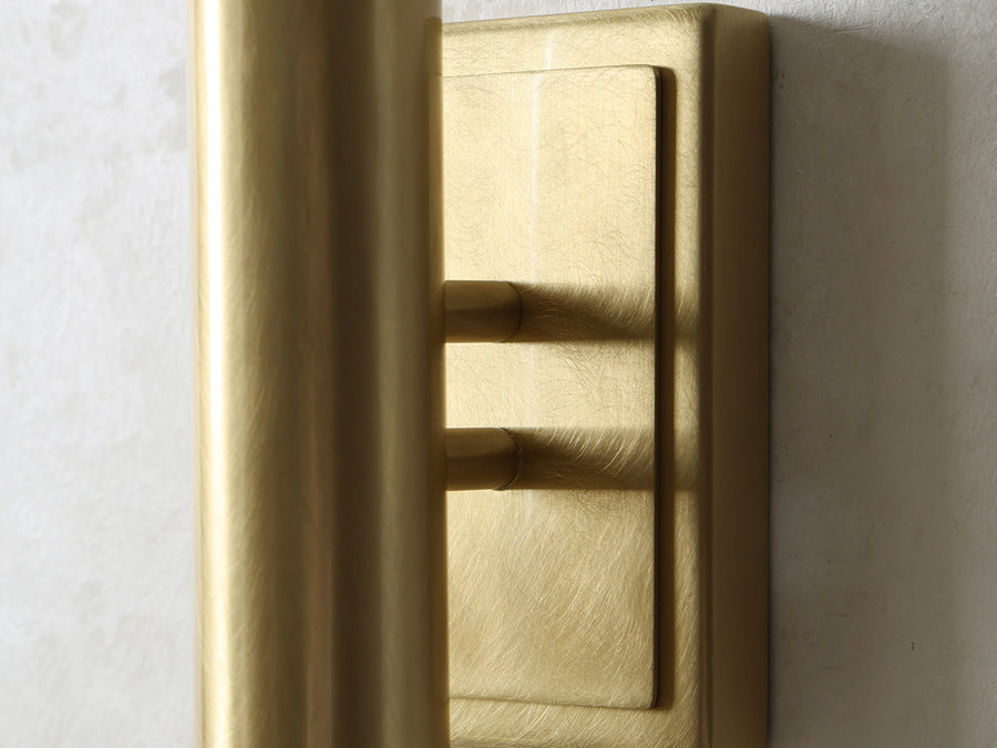 baton-brass-minimalist-2-light-wall-sconce-03