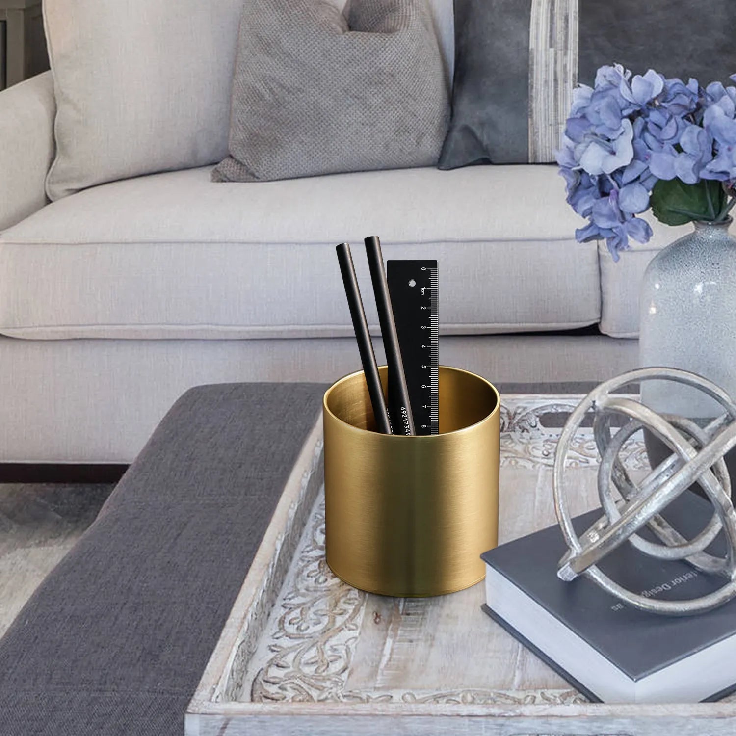 sleek pen holder