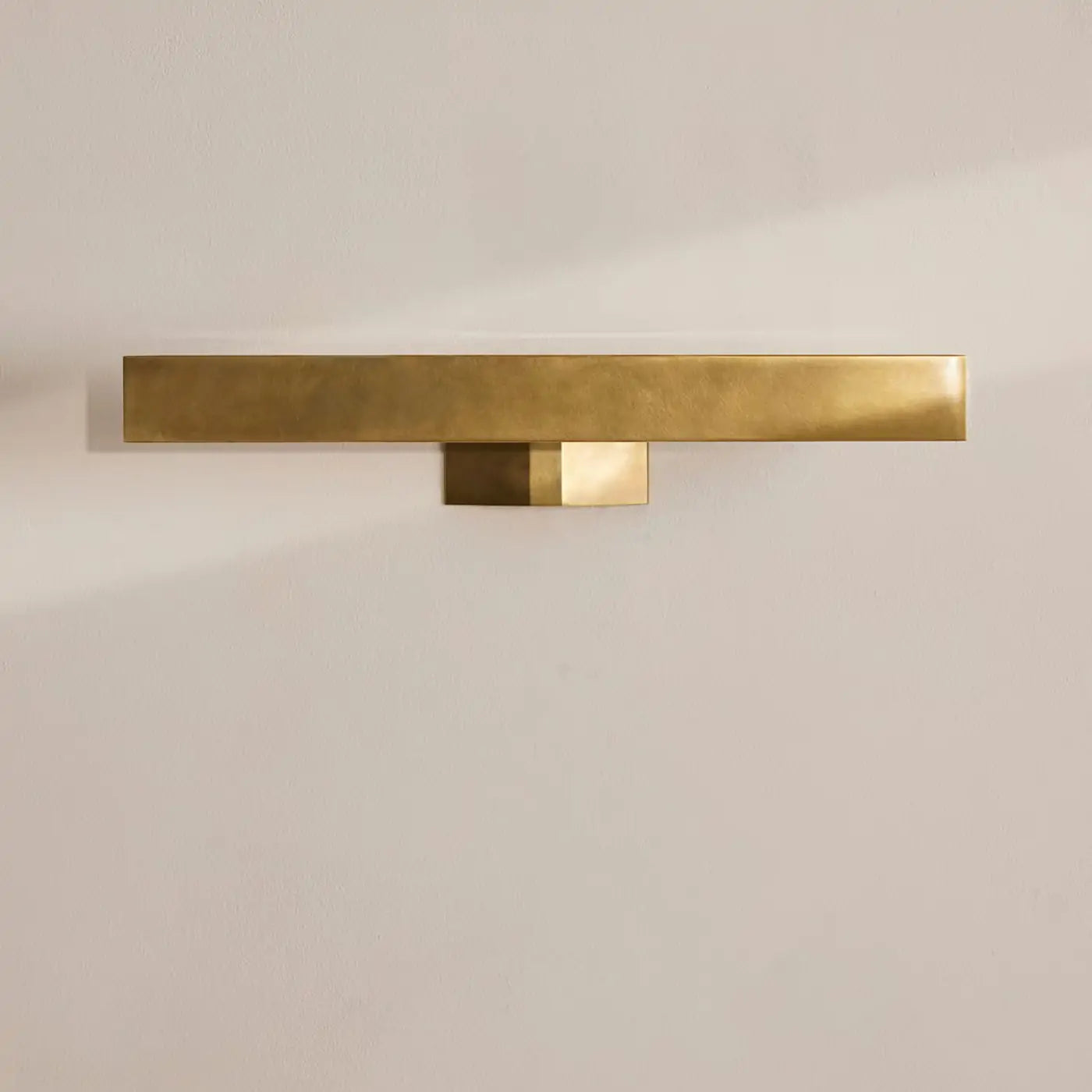 enrica-picture-light-medium