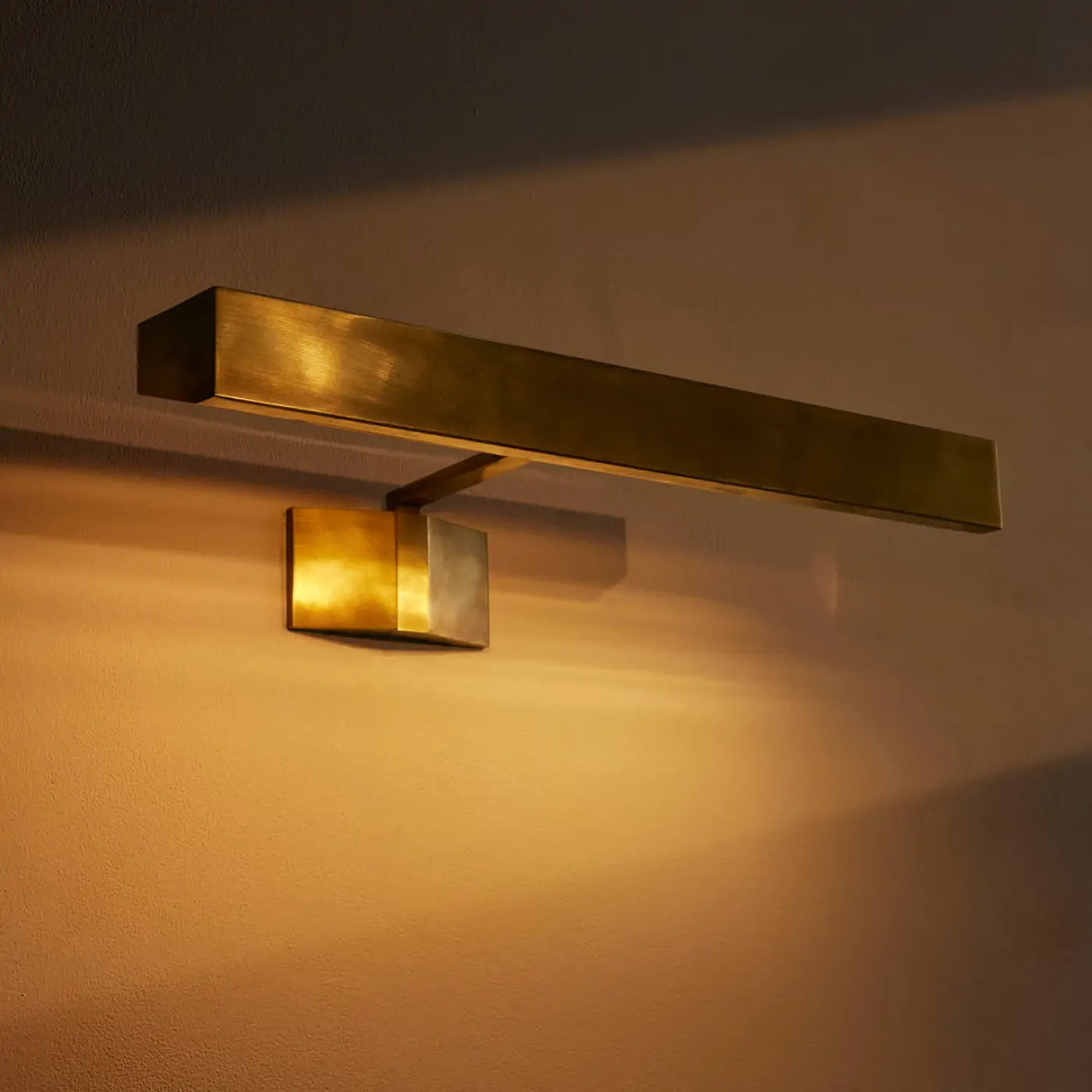 enrica-picture-light-medium