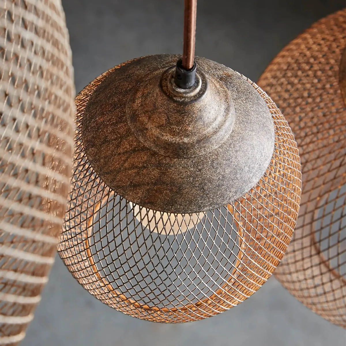 lanister mesh pendant