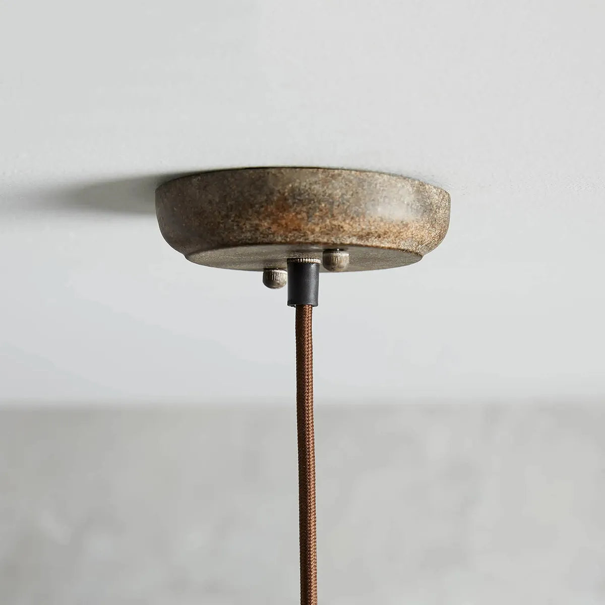 lanister mesh pendant