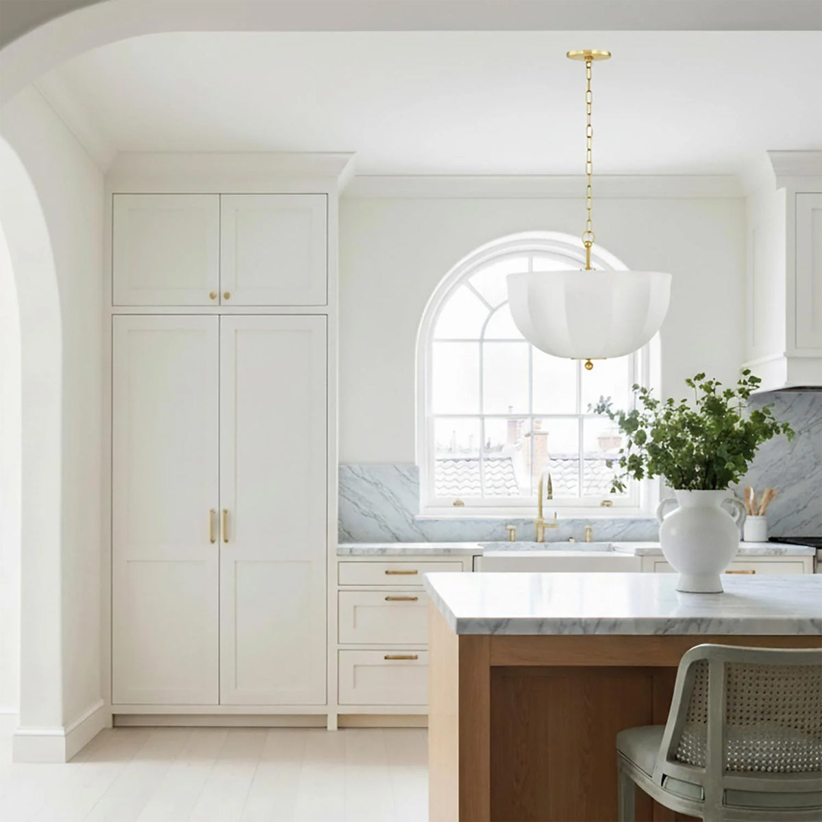 Meshelle Pendant — Open Metal Mesh Light with Warm Filtered Glow
