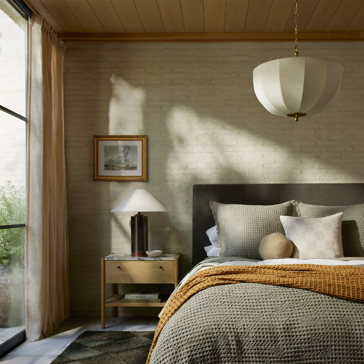 Meshelle Pendant — Open Metal Mesh Light with Warm Filtered Glow