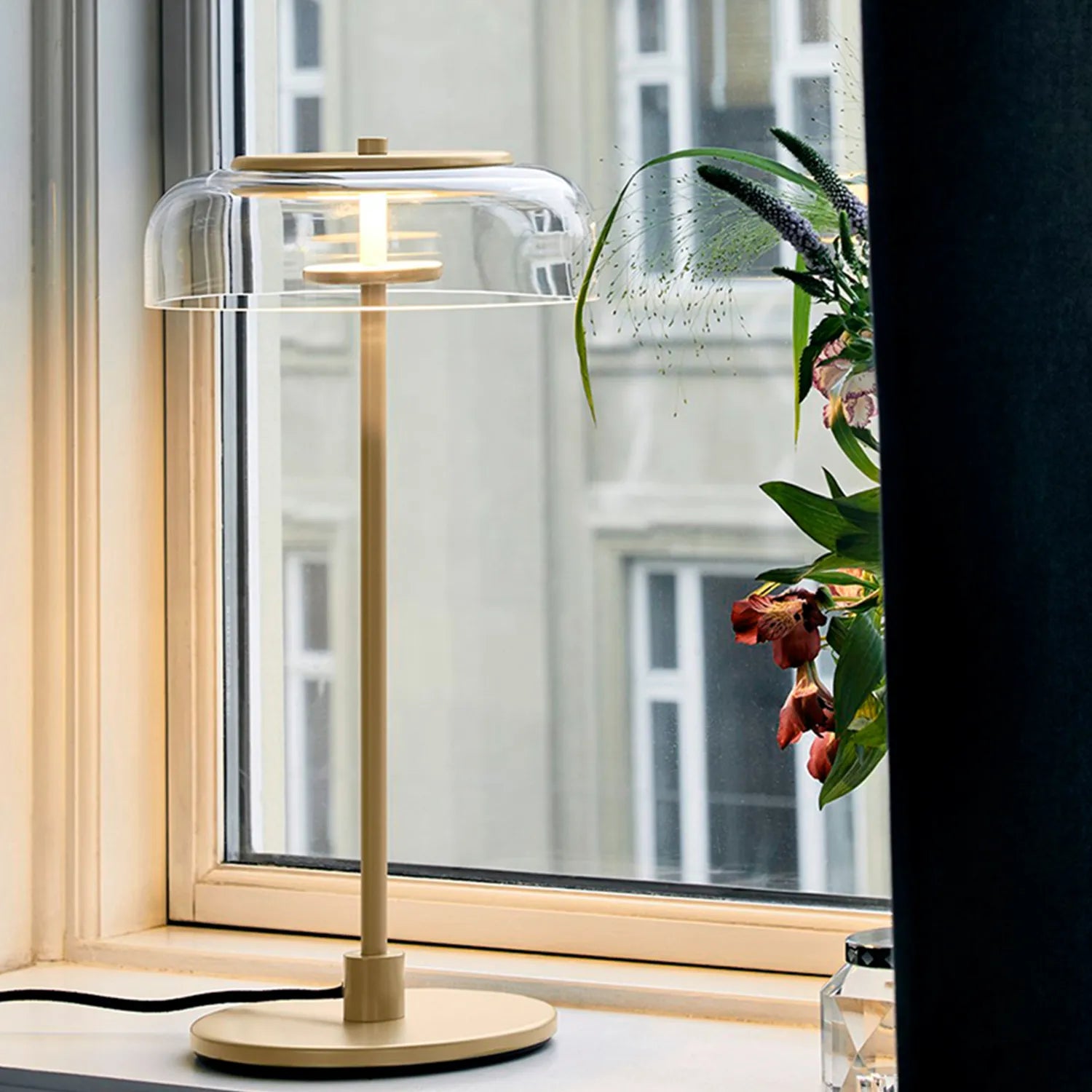 minimalist led table lamp