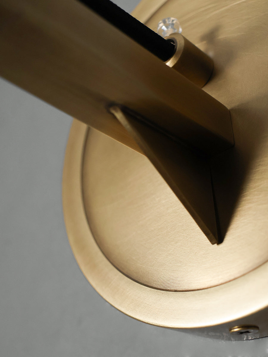 spherical-alabaster-wall-sconce-in-natural-brass-02