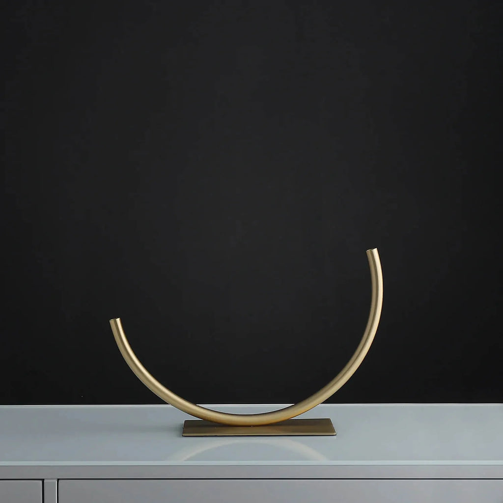 u-shaped vase