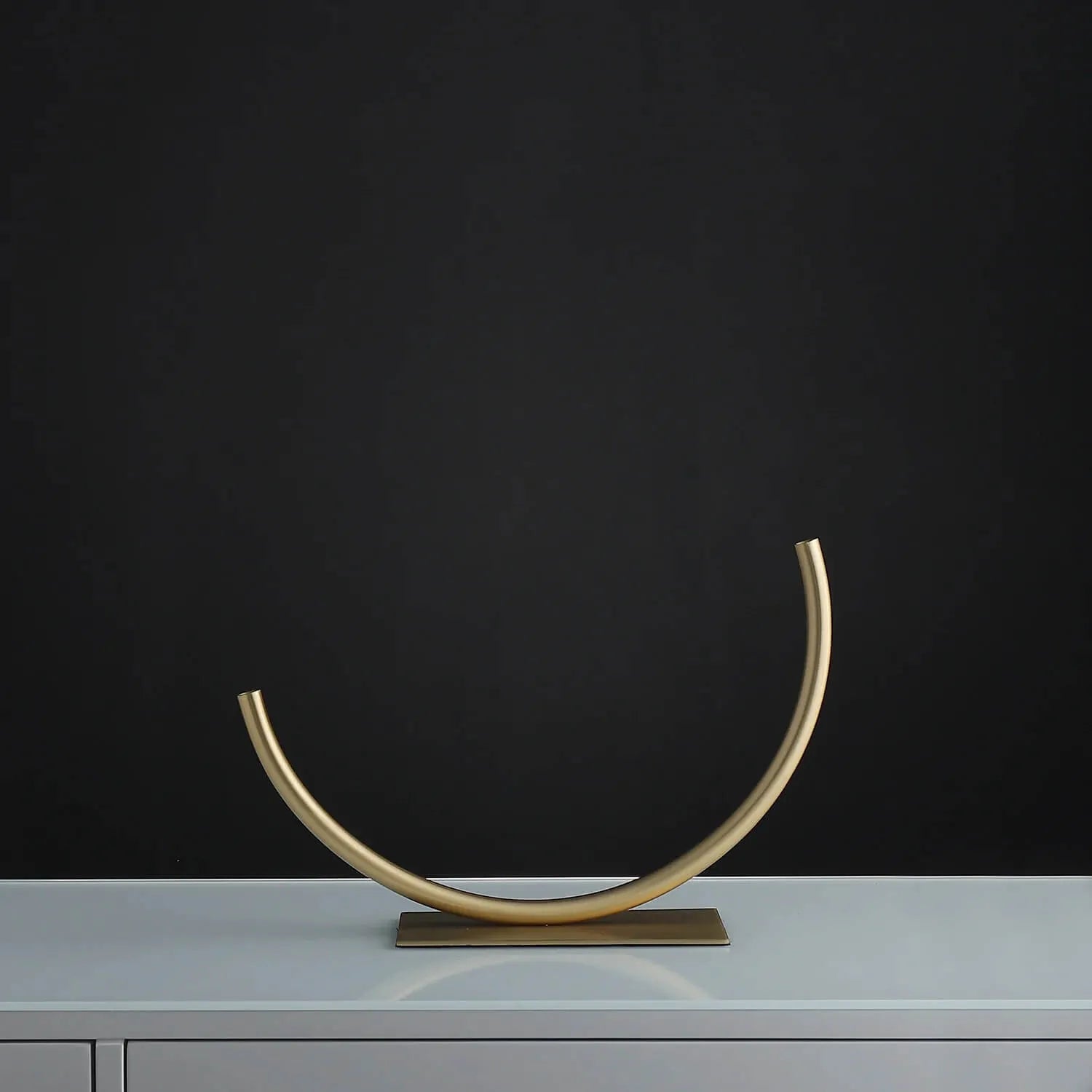 u-shaped vase