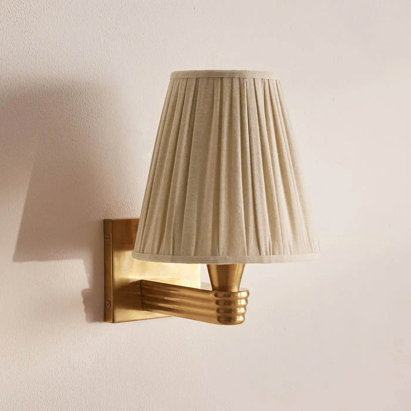 viola-wall-light