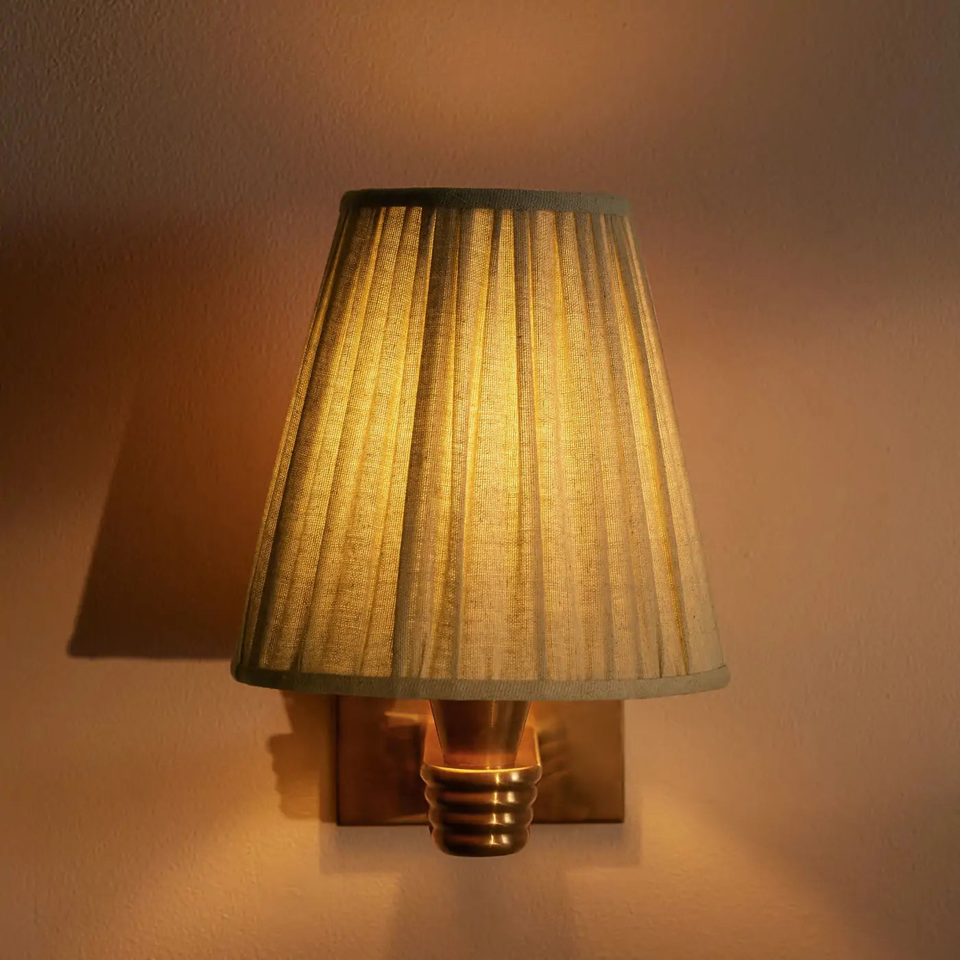 viola-wall-light
