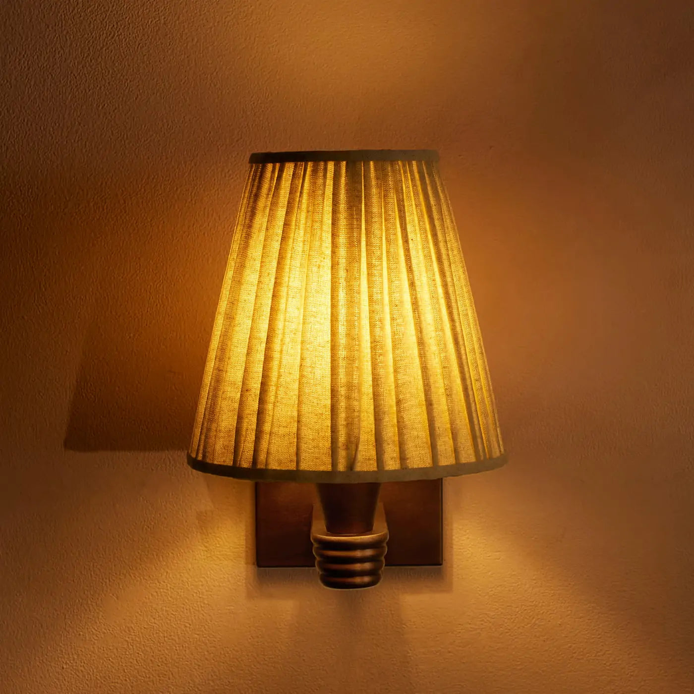 viola-wall-light-bronze